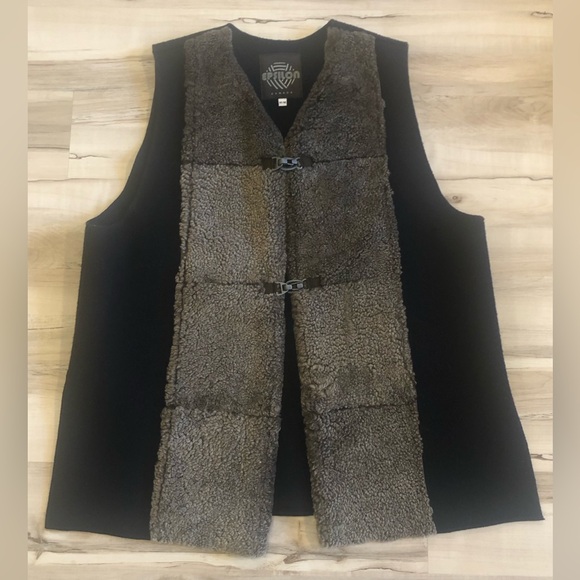 Epsilon Jackets & Blazers - Vintage Epsilon Canada 100% Sheepskin Wool Vest with Clasps